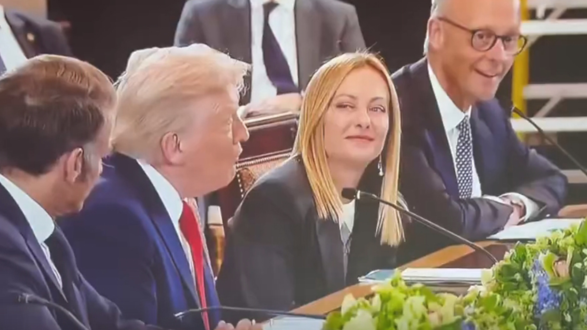 特朗普调侃意大利历任总理在位时间都不长，梅洛尼直接翻了个白眼