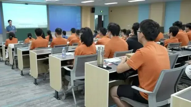 据说就读大湾区大学后能本硕博连读，甚至能包就业，是真的吗？