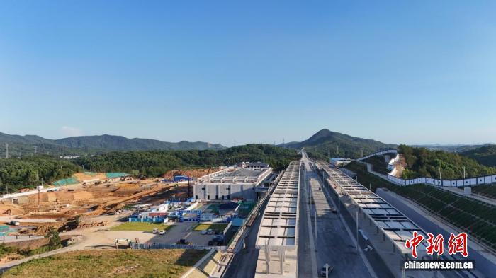 图为昌九高铁庐山南站项目施工现场。周发广 摄