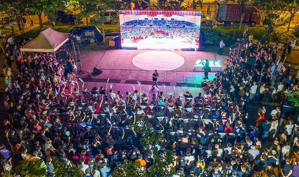 30余个直播观赛点市民热情高涨！“浙BA”点燃余姚城市“夜经济”