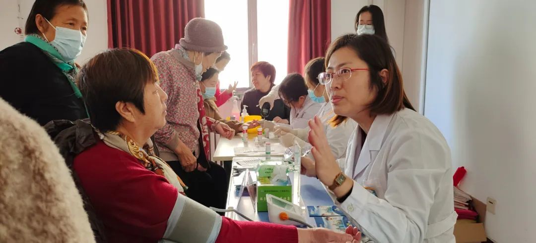 李玉苓:仁心灼灼暖杏林,仁术熠熠护健康