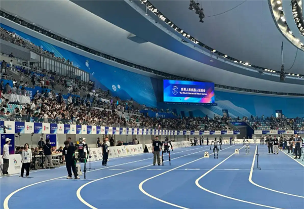 再摘一金!宇树科技获4×100米接力赛冠军