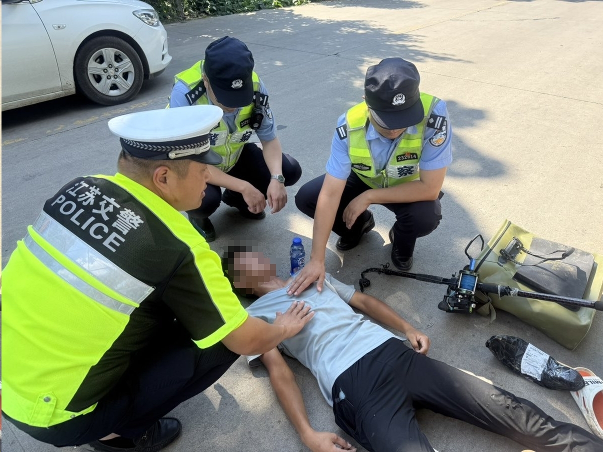 男子外出钓鱼癫痫发作 他们巡逻偶遇“秒出警”