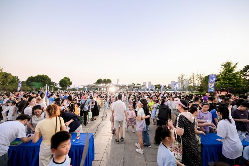 活动现场秩序井然