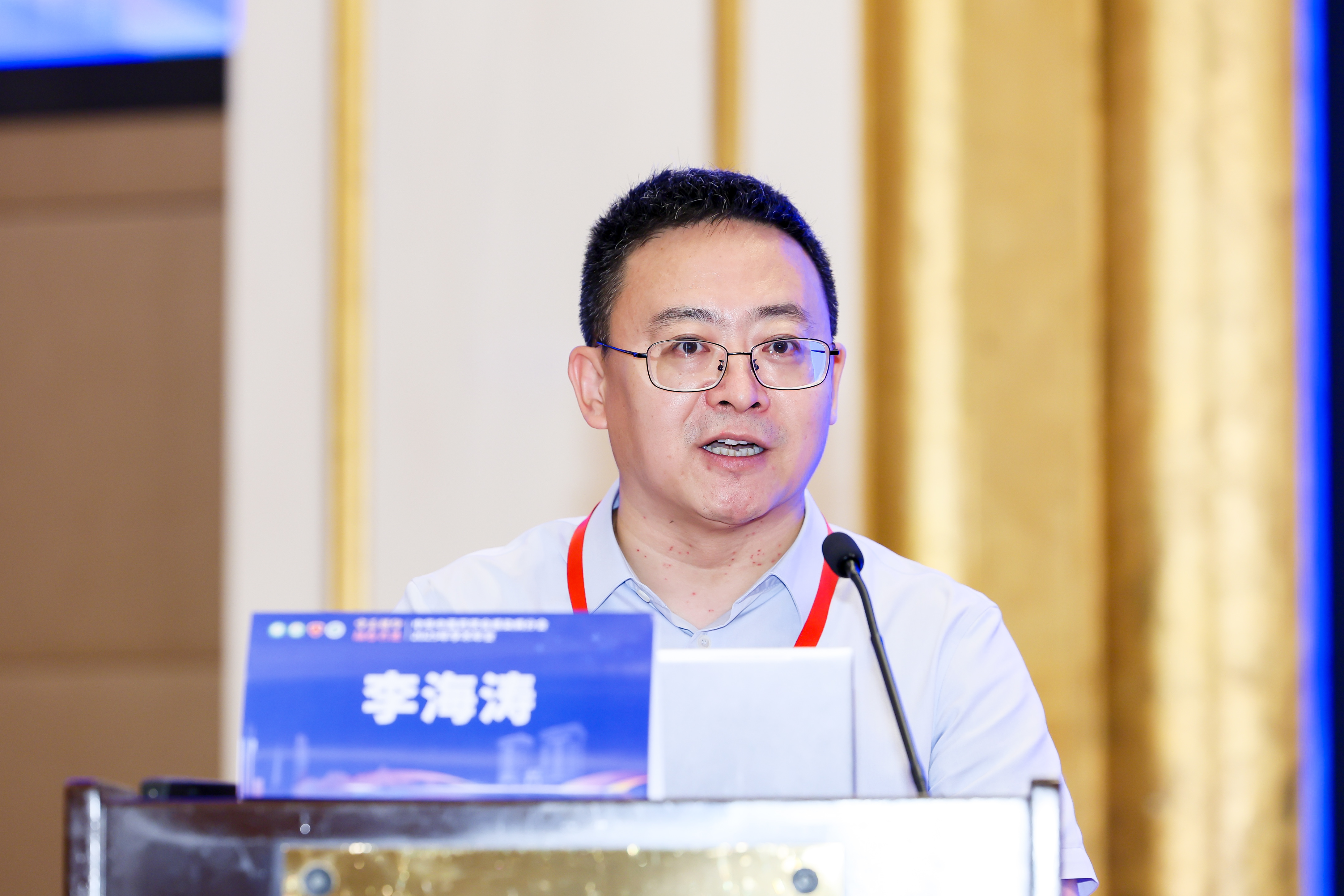 深圳市龙岗区卫生健康局副局长李海涛发表讲话