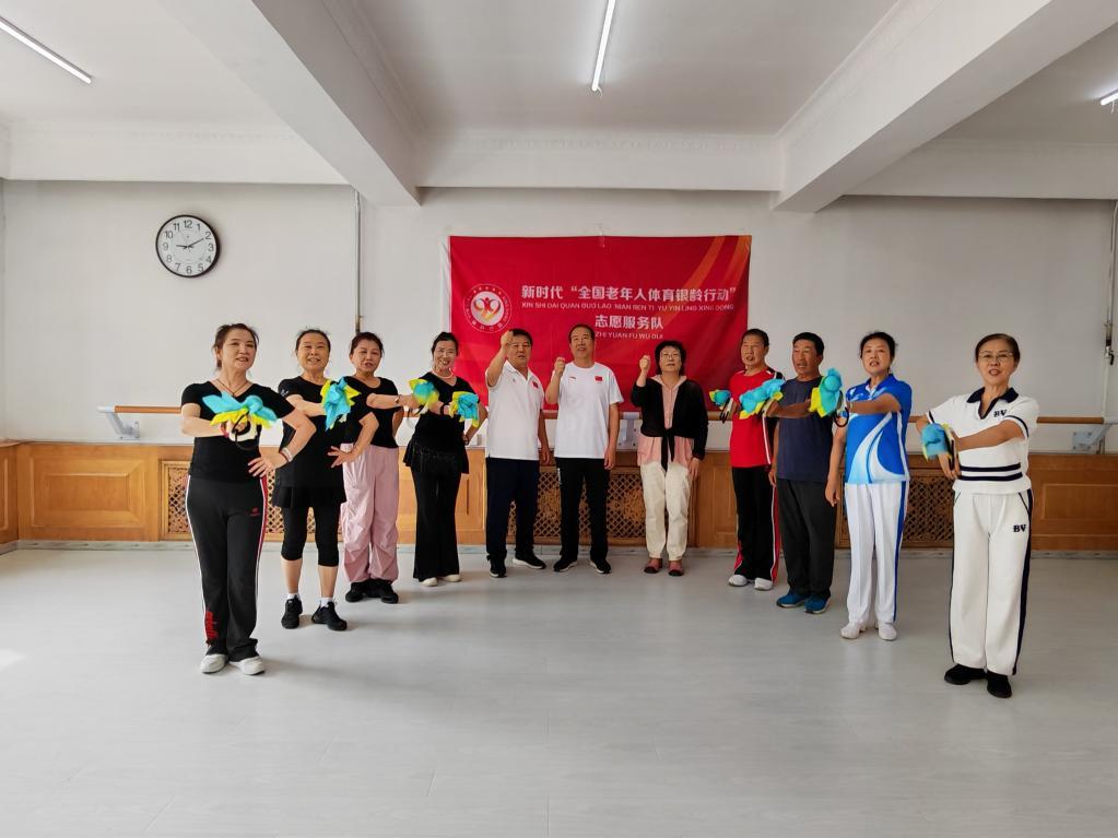 协会领导与各项目活动部还同步组织开展“银龄行动、自愿有我”宣誓活动