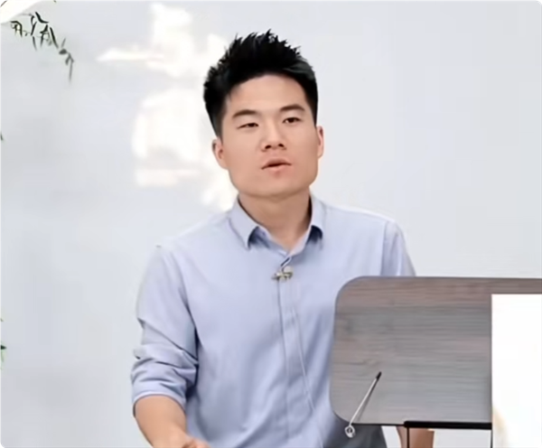 罗永浩曝董宇辉收入:自立门户后年入二三十亿