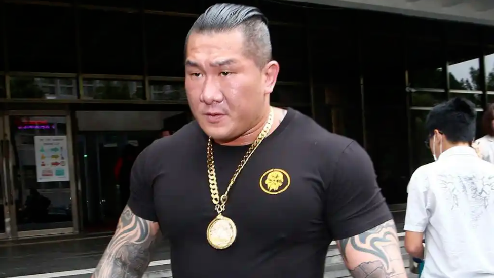 “馆长”喊话台湾同胞看阅兵：看看祖国强大到什么地步，会为身为中国人而骄傲