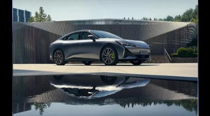 极狐新车电池竟用三年前旧货！车主怒：充满电只跑200公里