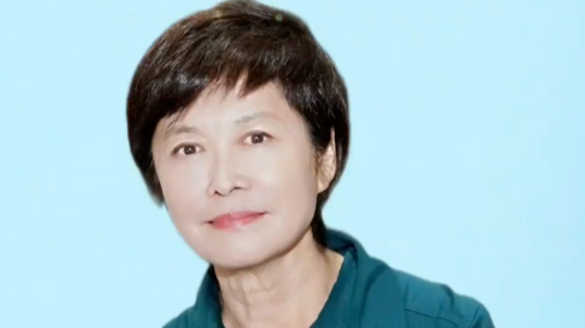 敬一丹化身“读者”自来水　黄河之滨沉浸式体验怀旧风