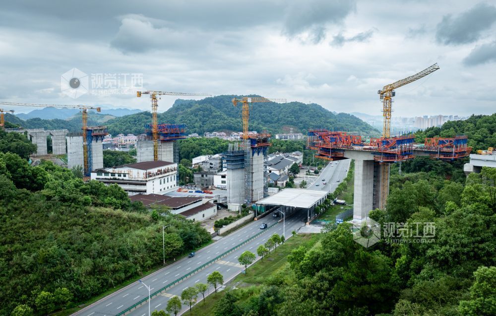 滬昆高速昌金段（昌傅至金魚石段）改擴建工程施工正酣（圖）