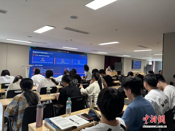 图为2025年上饶市数字经济适用型人才培训现场。上饶市数字技术应用协会供图