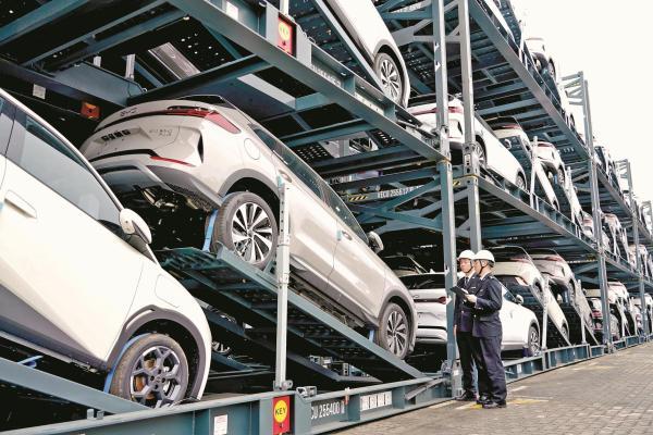 宁波口岸出口新能源汽车。(宁波海关供图)