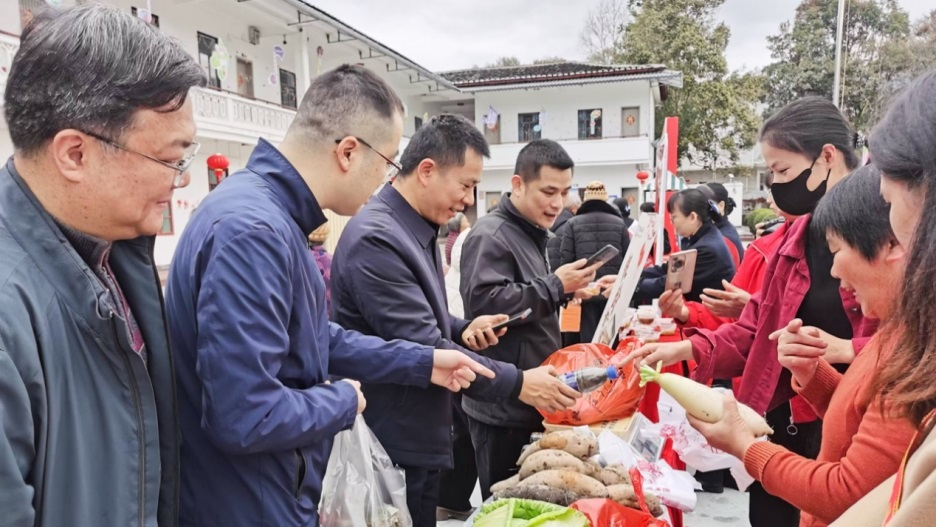 图:“银龄市集”开市