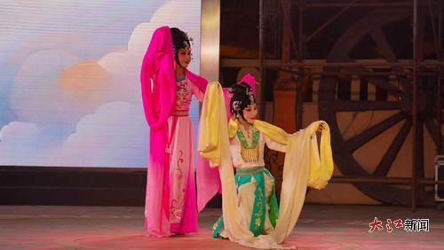 贛劇《擺花張四姐》演出中