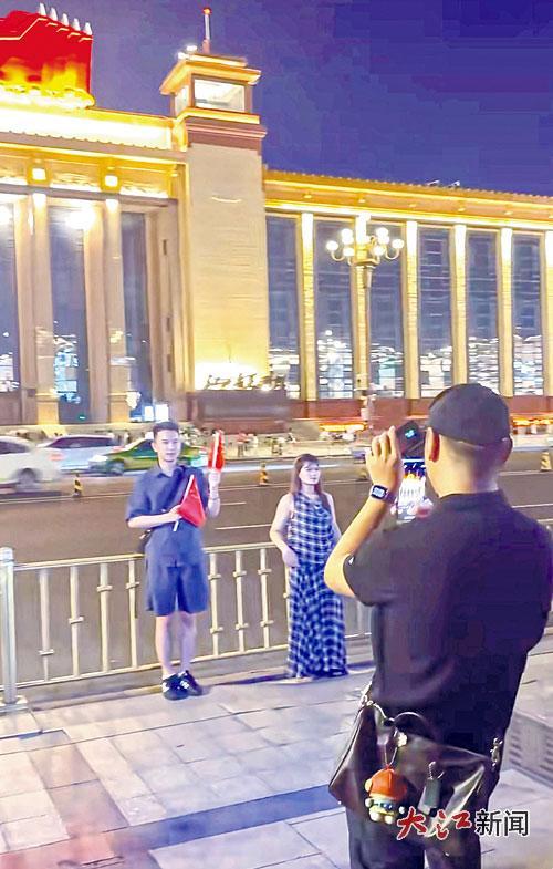 新设置的免费拍照区大大方便了游客。