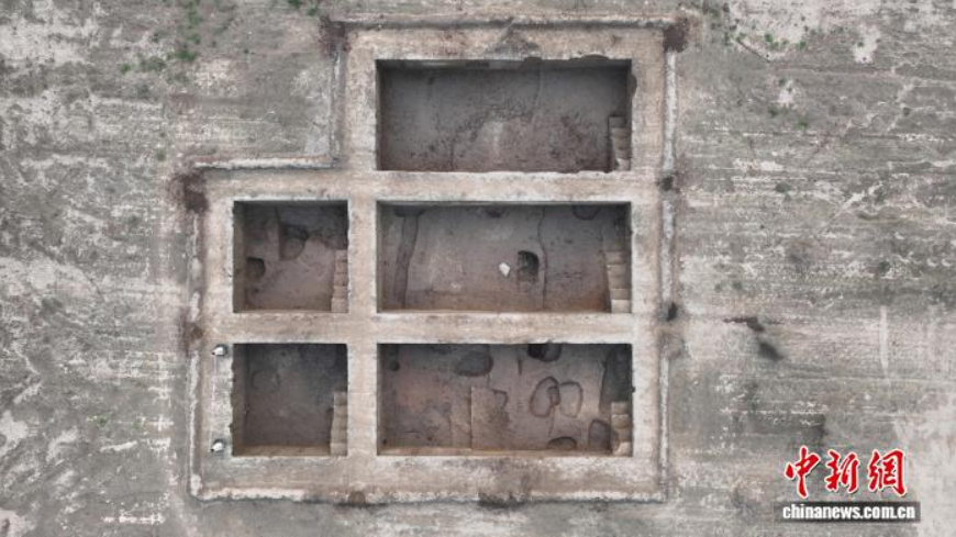 8月18日，航拍河北省邢台市隆尧县的柏人城遗址发掘现场。(无人机照片)张冬茹 摄