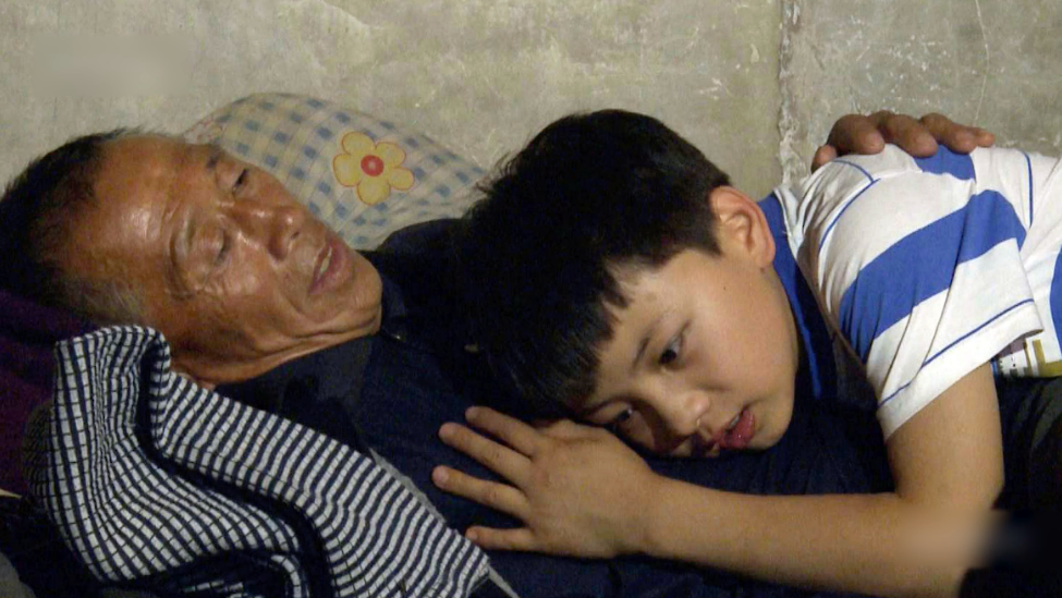 父亲车祸离世，12岁时的“雪饼猴”夺冠二人转大赛后卖奖品给爷爷治病