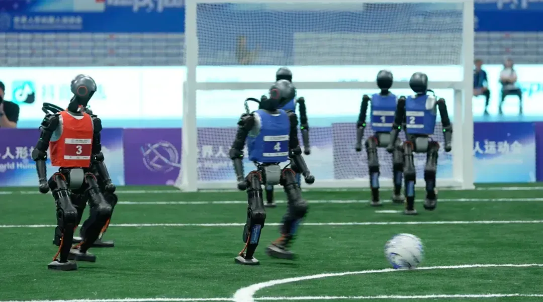 足球比赛，人形机器人技术的“进阶挑战”