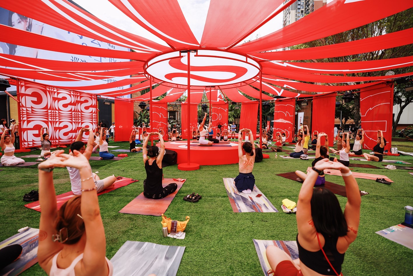 世界冠军汪顺助阵lululemon“夏日乐挑战”全国总决赛