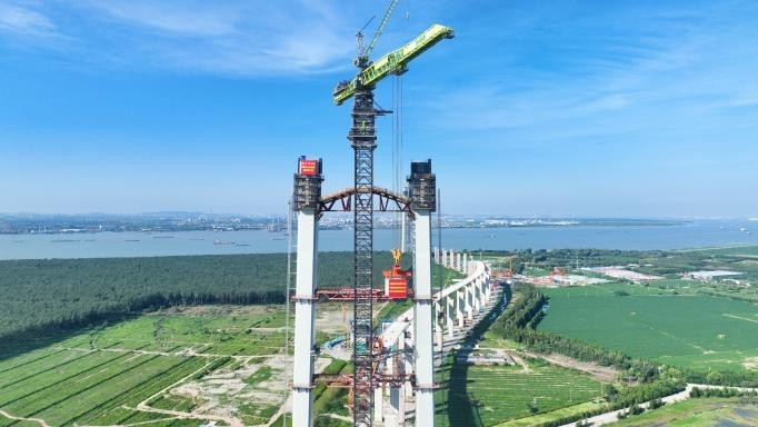 张靖皋长江大桥北航道桥塔柱施工全部完成