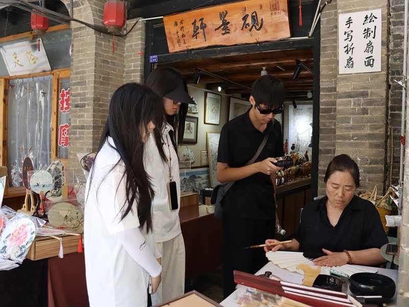 团队师生走访非遗传承人