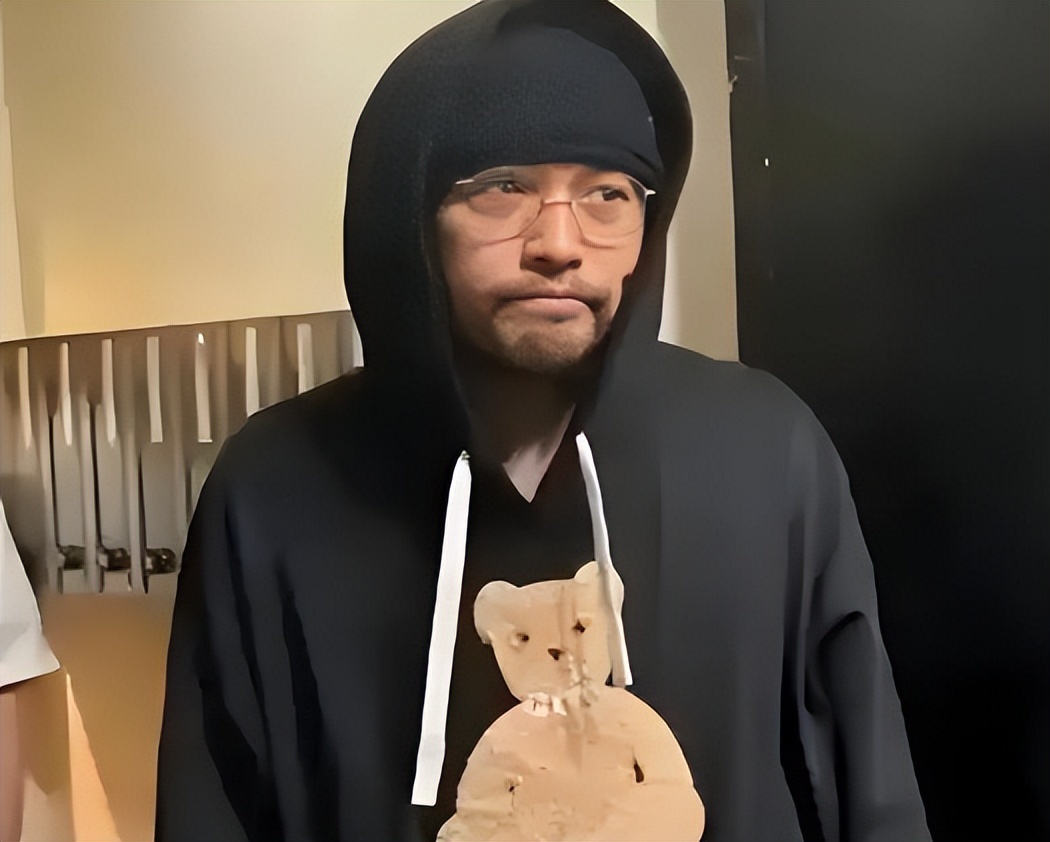 钱再多有什么用！46岁周杰伦现状曝光！病情严重到走路需要人搀扶(图3)