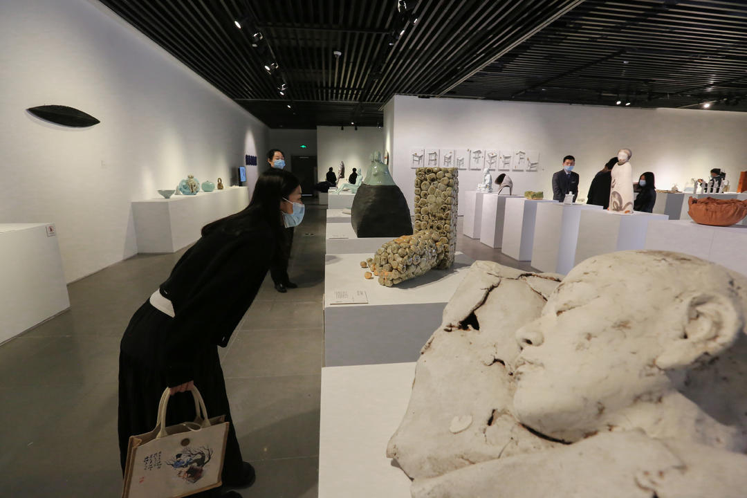 “明州问陶——2022宁波国际（中日韩）当代青年陶艺家作品展”现场 通讯员供图