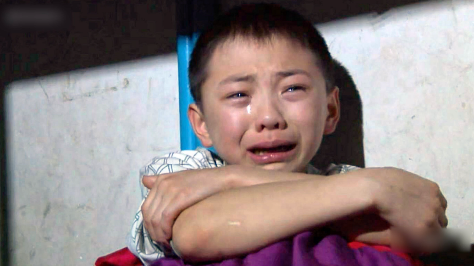 看破防了！“雪饼猴”王铁柱回忆12岁时父亲车祸离世，深夜借窗台路灯练功