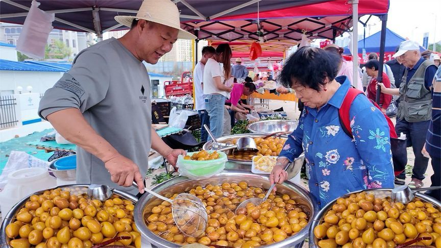 昆明限定街子日：从早到晚吃不停，错过再等一周，太香了，每个都想吃