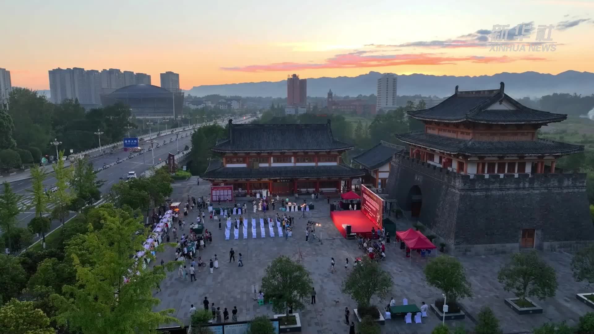 重庆：织锦为媒 赴一场寻缘之约