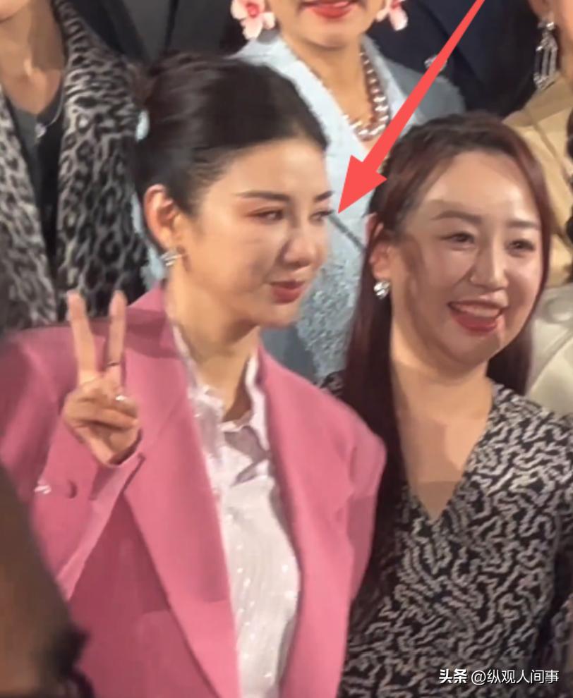 盛典上：李小璐嫩了，赵文卓女儿抢镜，董璇脸僵，只有黄奕没带娃(图15)