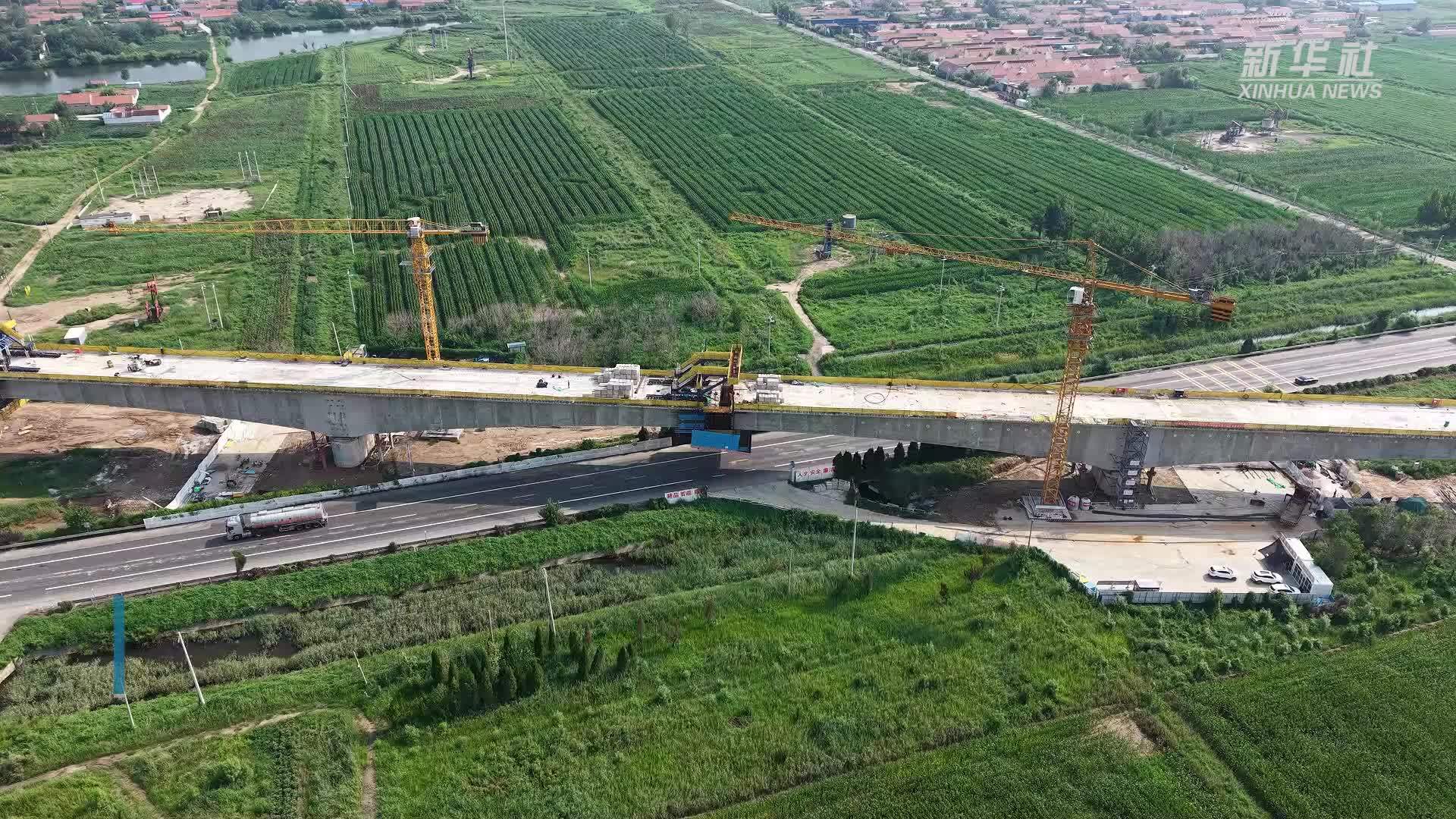 津潍高铁滨东黄河特大桥最大跨度连续梁实现中跨合龙