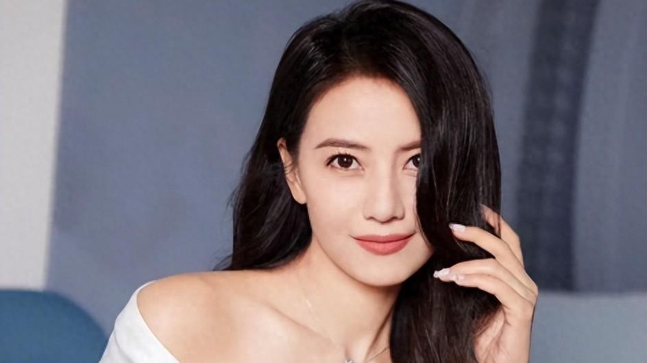 被分手后一言不发，却在14年后活成了娱乐圈最体面的“前男友”封面图