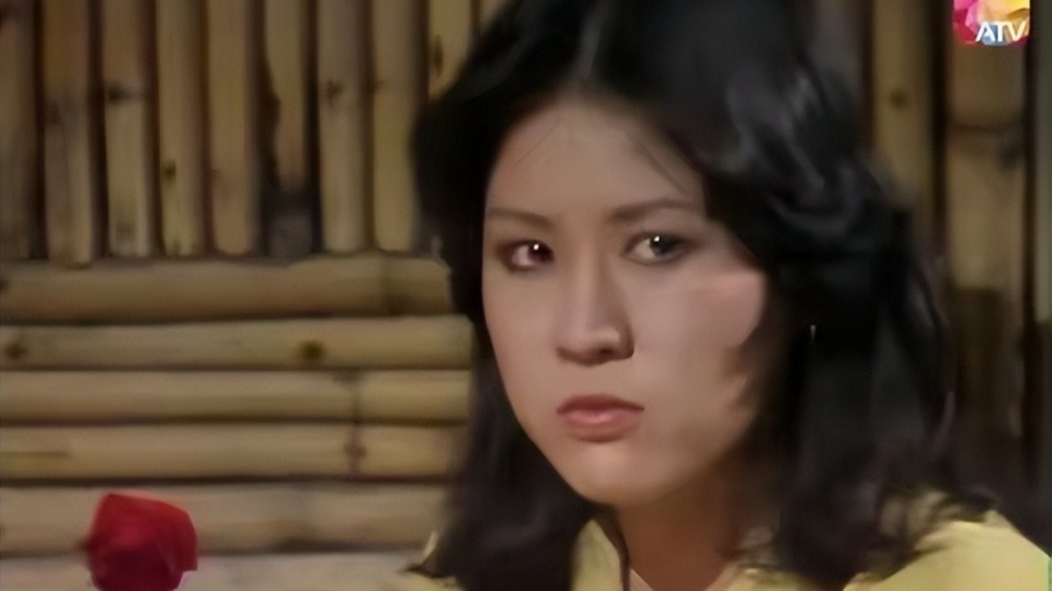 TVB老戏骨从事殡仪业，曝名人天价灵堂，曾任佘诗曼父母婚礼伴娘封面图