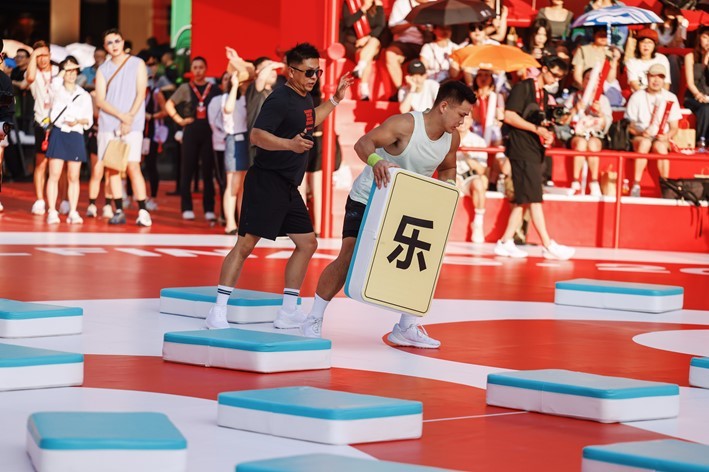 世界冠军汪顺助阵lululemon“夏日乐挑战”全国总决赛