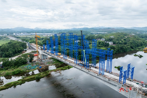 湘水特大桥施工现场（ 张城鑫 摄）