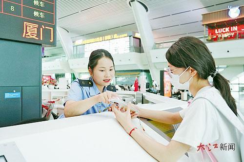 南铁迎来学生旅客出行高峰