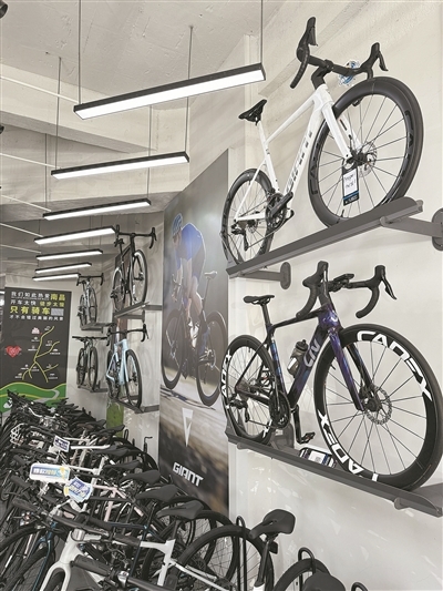 捷安特香江路門店擺放的自行車