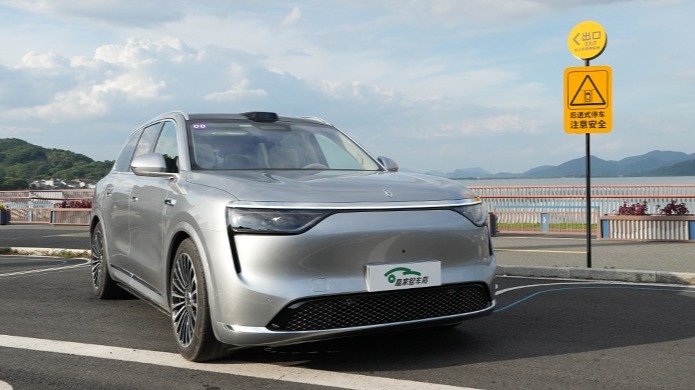 自动上下高速的华为ADS4 问界M8纯电版智驾体验｜凰家智车局