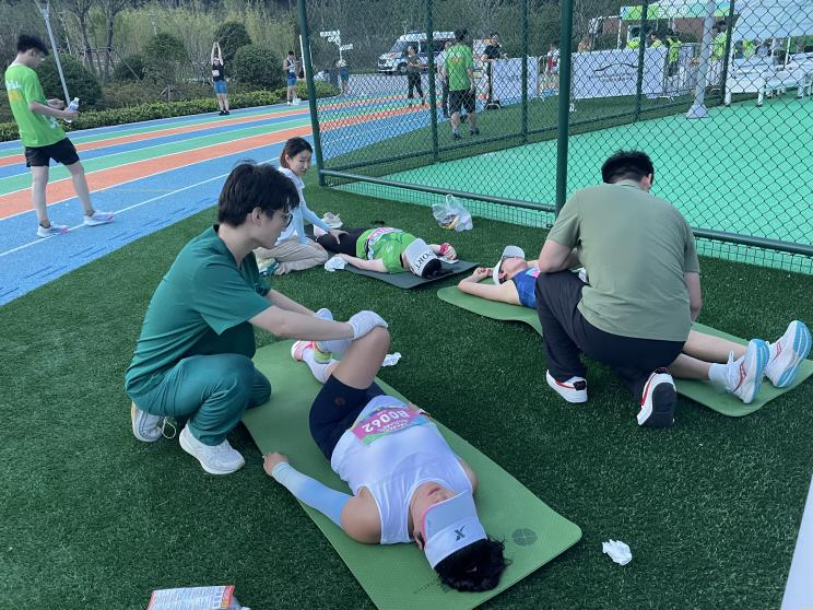 夏至康复主场护航第二届“乐跑市南”浮山夏夜跑