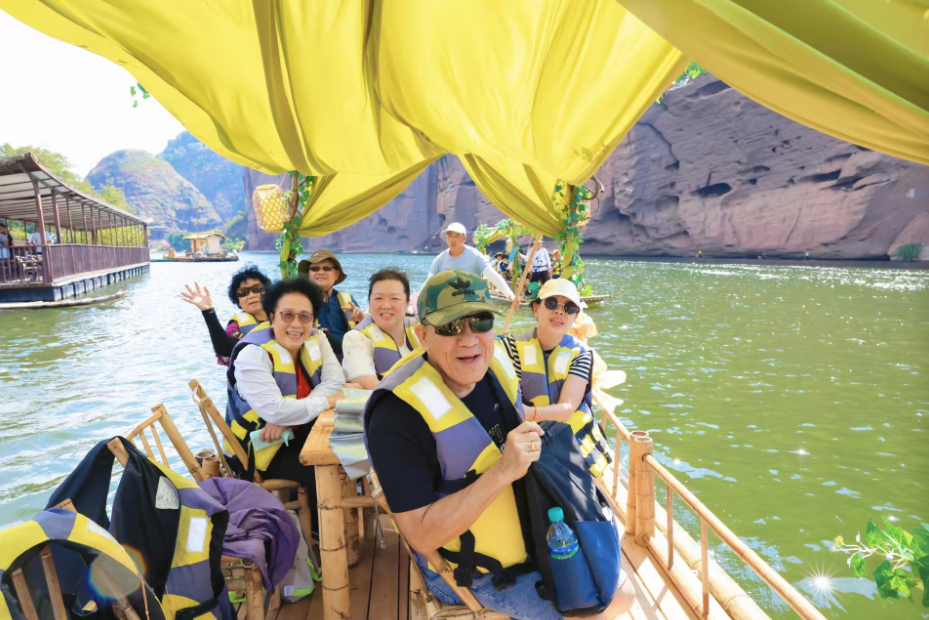 吉隆坡旅行團打卡龍虎山 解鎖自然與文化雙重魅力