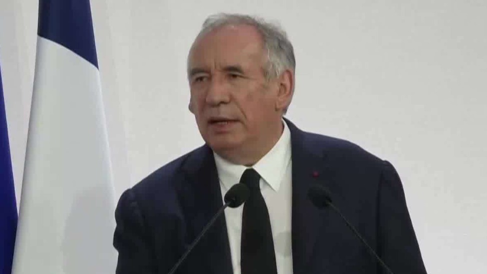 法国总理将提信任投票，政府前景岌岌可危