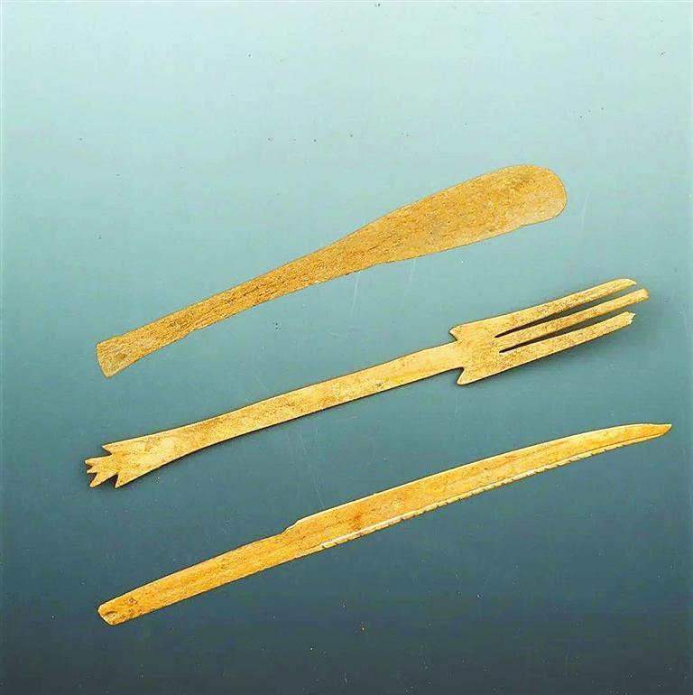 宗日遗址出土的骨质餐勺餐叉餐刀