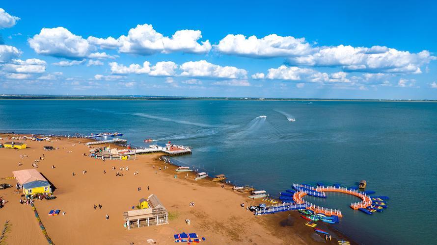 三色榆林：丹霞红、草原绿、湖水蓝绘就塞上文旅新画卷