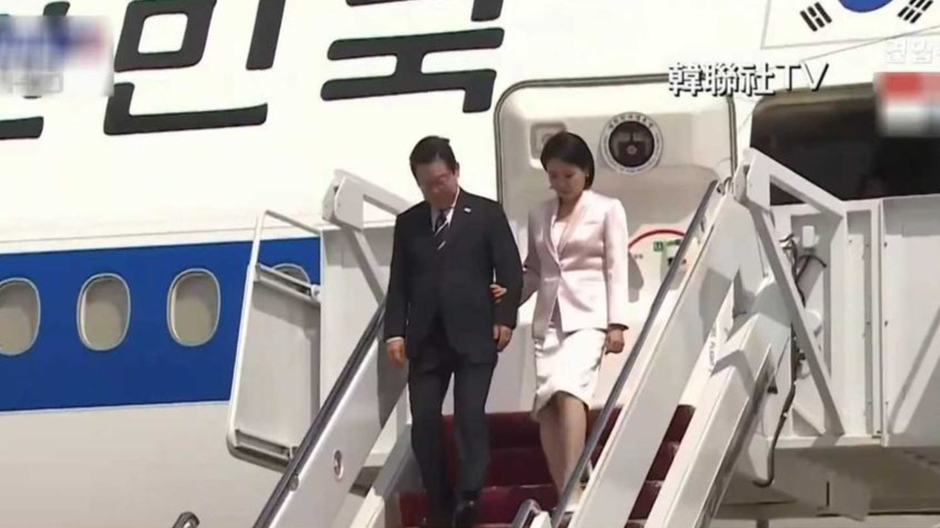 韩总统李在明抵美，同夫人金惠景一起下飞机，将于白宫会谈30分钟