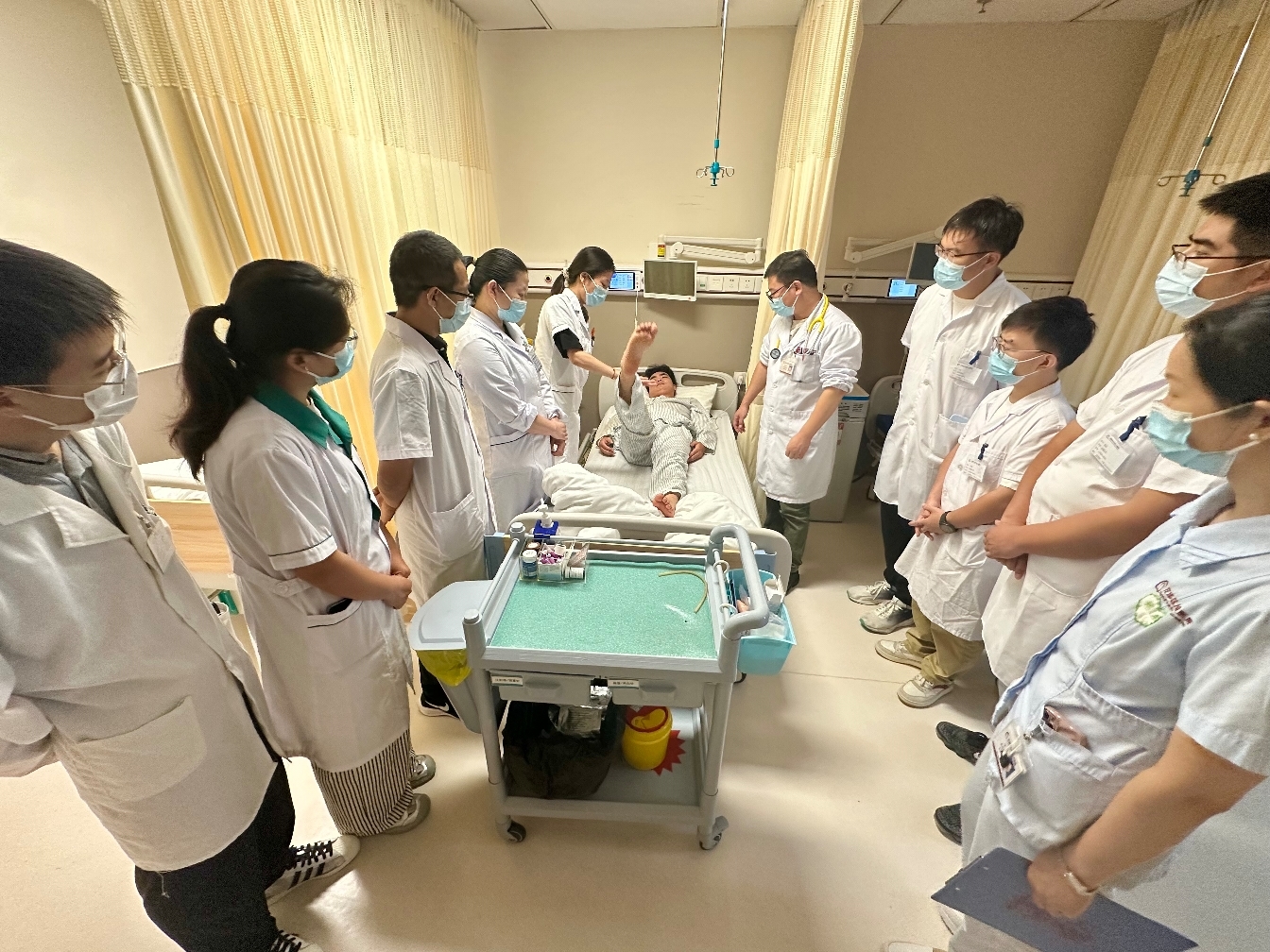 “搬家最舍不得社康医生!” 深圳社康“龙华模式”:把社区居民“宠上天”