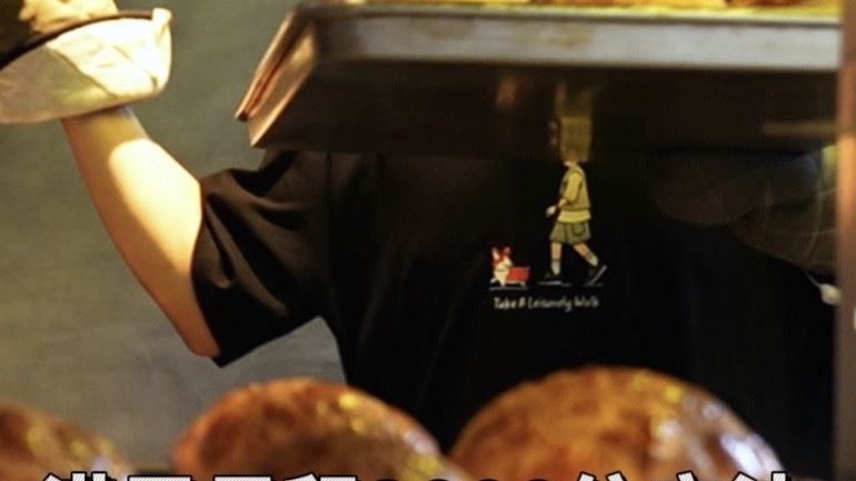 港男移居宁波靠卖菠萝包发家：每天3小时卖1000个