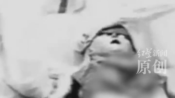 18分钟“外星人尸检”模糊影像，30年前震惊世界，制作人一度承认系动物器官伪造，英国电视台将推新片揭秘