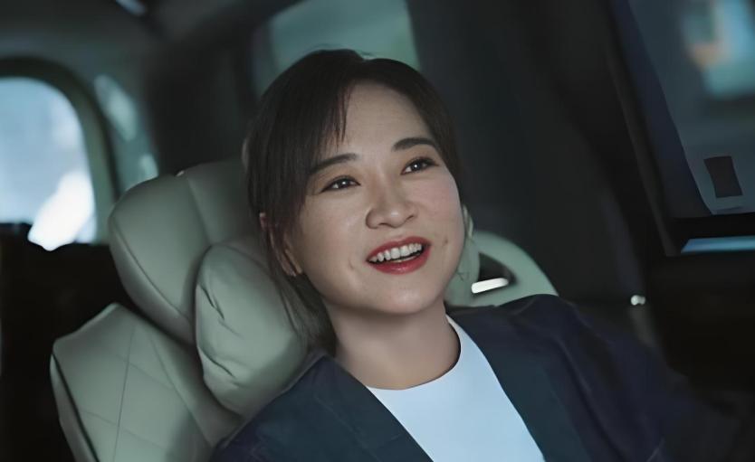 “消失”一年后，43岁的贾玲官宣喜讯，全网恭喜，终于等到这一天(图17)